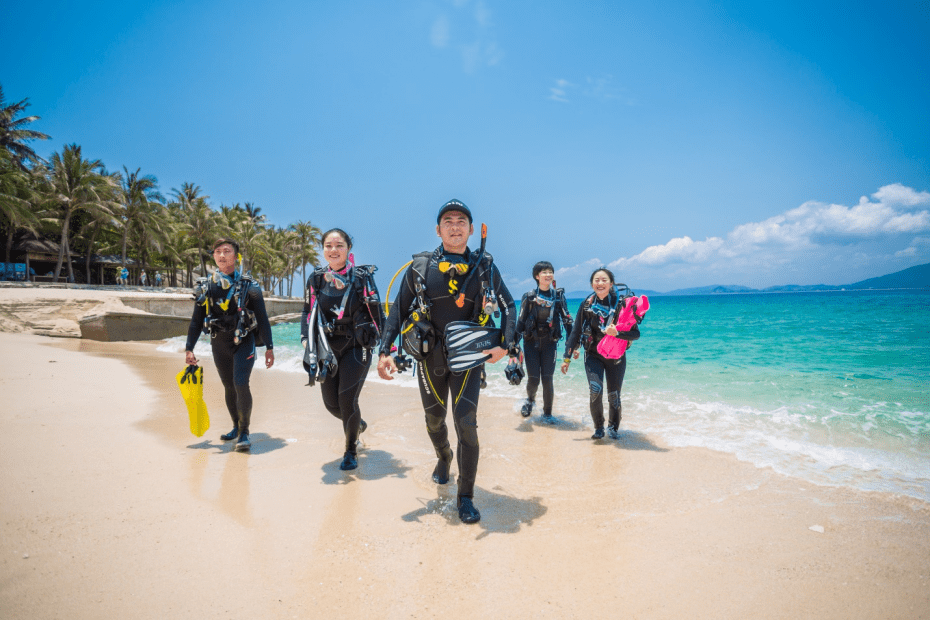 divers prepared to go on a dive